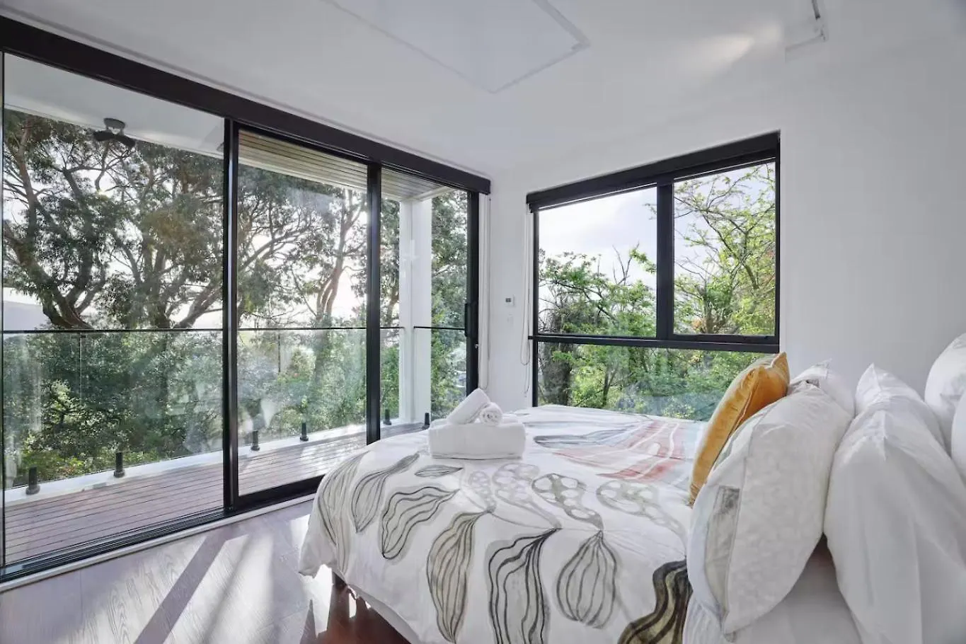 Modern Spacious Hillside Retreat With Scenic Views Christchurch 0*,  New Zealand