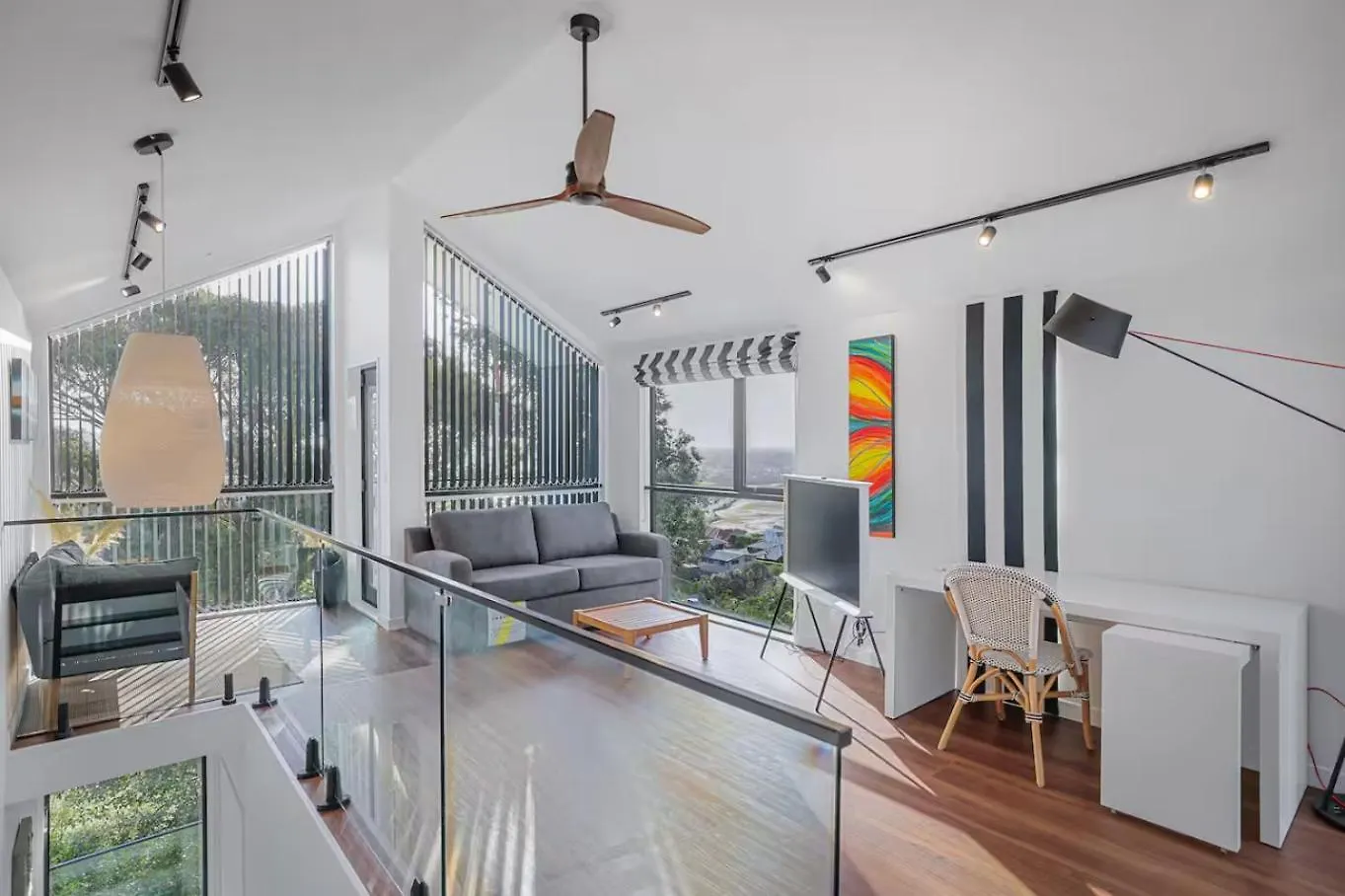 Apartment Modern Spacious Hillside Retreat With Scenic Views Christchurch