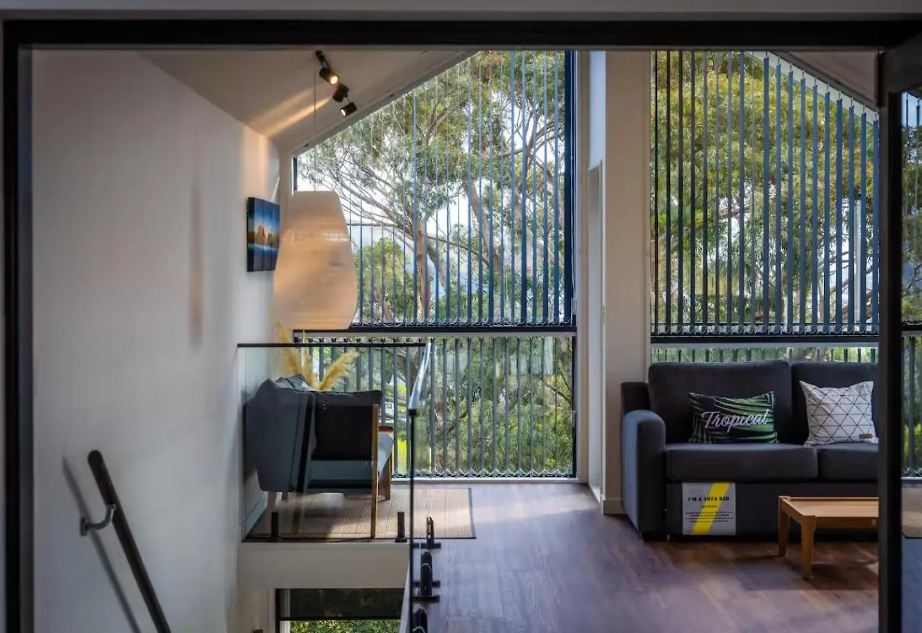 Apartment Modern Spacious Hillside Retreat With Scenic Views Christchurch